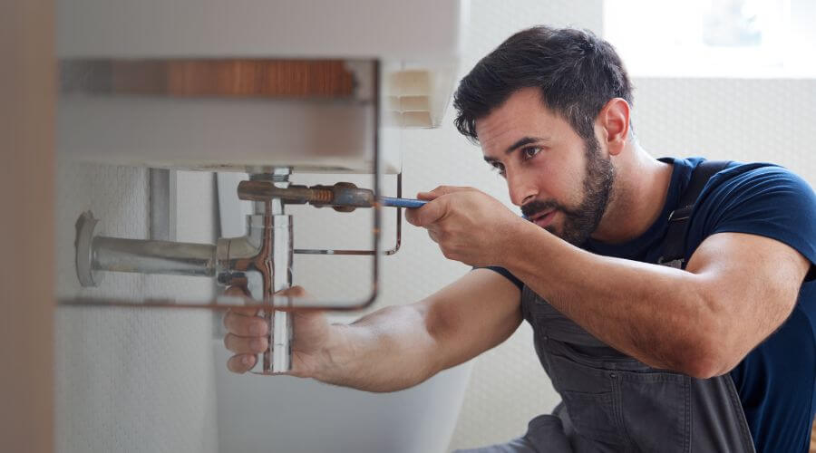Professional water heater installation services in Benavides, TX